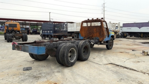 รถบรรทุก10 ล้อหัวยาว ยี่ห้อ NISSAN   ขายเฉพาะแซซซีและหัว