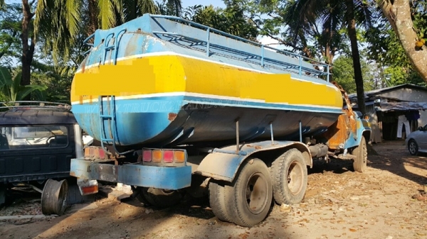 รถบรรทุก10 ล้อหัวยาว ยี่ห้อ NISSAN   ขายเฉพาะแซซซีและหัว