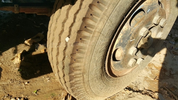 รถบรรทุก10 ล้อหัวยาว ยี่ห้อ NISSAN   ขายเฉพาะแซซซีและหัว