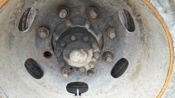 รถบรรทุก10 ล้อหัวยาว ยี่ห้อ NISSAN   ขายเฉพาะแซซซีและหัว