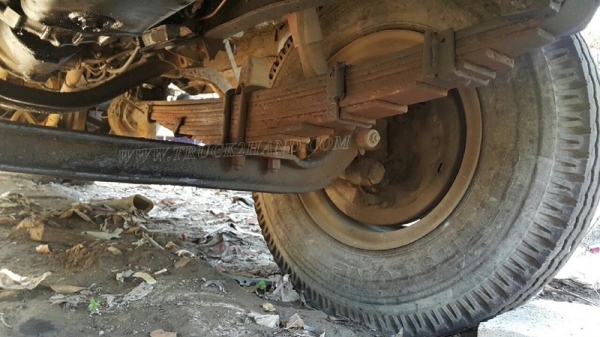 รถบรรทุก10 ล้อหัวยาว ยี่ห้อ NISSAN   ขายเฉพาะแซซซีและหัว