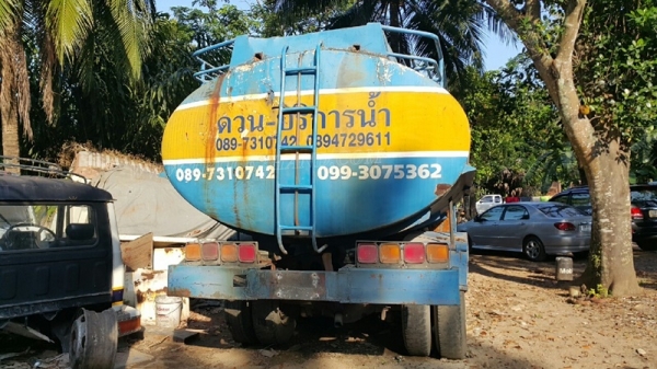 รถบรรทุก10 ล้อหัวยาว ยี่ห้อ NISSAN   ขายเฉพาะแซซซีและหัว