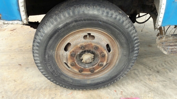 รถบรรทุก10 ล้อหัวยาว ยี่ห้อ NISSAN   ขายเฉพาะแซซซีและหัว