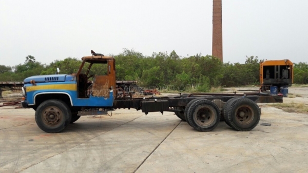 รถบรรทุก10 ล้อหัวยาว ยี่ห้อ NISSAN   ขายเฉพาะแซซซีและหัว