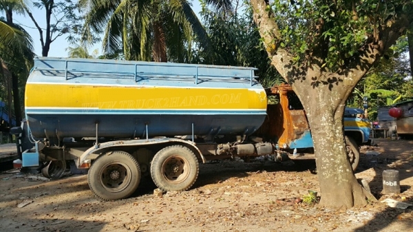 รถบรรทุก10 ล้อหัวยาว ยี่ห้อ NISSAN   ขายเฉพาะแซซซีและหัว