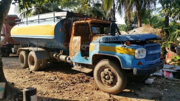 รถบรรทุก10 ล้อหัวยาว ยี่ห้อ NISSAN   ขายเฉพาะแซซซีและหัว