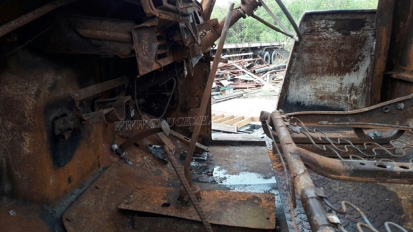 รถบรรทุก10 ล้อหัวยาว ยี่ห้อ NISSAN   ขายเฉพาะแซซซีและหัว