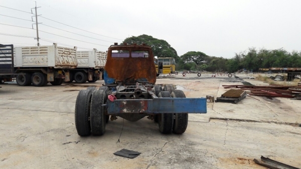 รถบรรทุก10 ล้อหัวยาว ยี่ห้อ NISSAN   ขายเฉพาะแซซซีและหัว