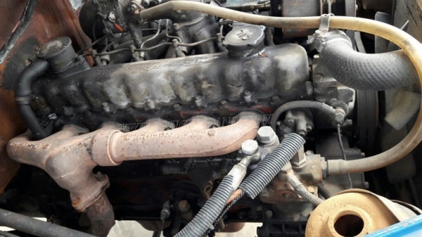 รถบรรทุก10 ล้อหัวยาว ยี่ห้อ NISSAN   ขายเฉพาะแซซซีและหัว