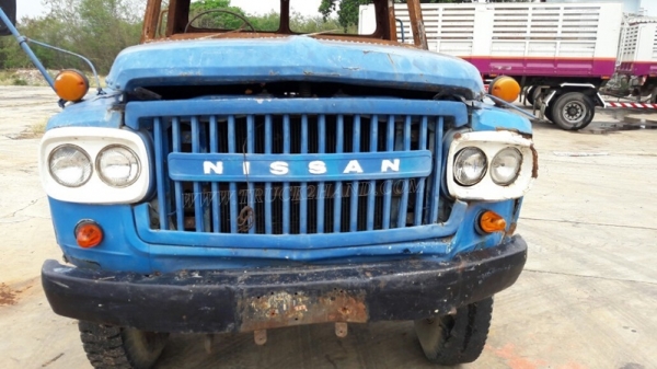 รถบรรทุก10 ล้อหัวยาว ยี่ห้อ NISSAN   ขายเฉพาะแซซซีและหัว