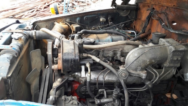 รถบรรทุก10 ล้อหัวยาว ยี่ห้อ NISSAN   ขายเฉพาะแซซซีและหัว