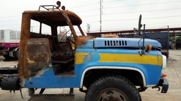 รถบรรทุก10 ล้อหัวยาว ยี่ห้อ NISSAN   ขายเฉพาะแซซซีและหัว