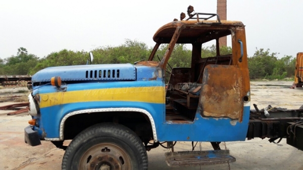 รถบรรทุก10 ล้อหัวยาว ยี่ห้อ NISSAN   ขายเฉพาะแซซซีและหัว