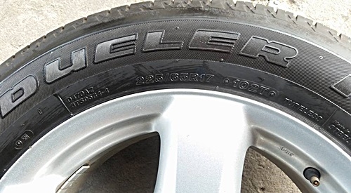 ขายล้อแม็กISUZU V Cross17ยาง225/65/17 ปี13 4 ล้อ