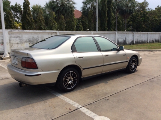 ขายรถ Honda accord 2.2 LXi ไฟท้าย 2ก้อน ปี96 เครื่องใหม่บล๊อกเดิม 2.2 เกียร์ธรรมดา (ไม่ต้องกลัวเกียร์พัง) ติดแก๊ส LPG ใช้ได้ 2ระบบ กระจกไฟฟ้าทั้งคัน ภายในสวยๆเบาะหนังสวยๆสะอาดแอร์เย็นหนาว ไมล์ใช้ได้หมด ตัวถังเดิมๆสีบางเดิมทั้งคันห้องเครื่องเดิมๆแม็ก15&amp