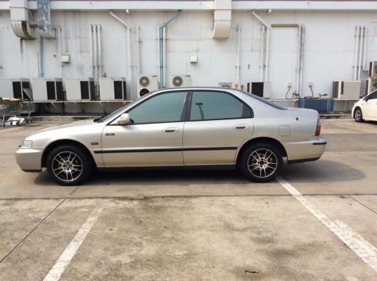 ขายรถ Honda accord 2.2 LXi ไฟท้าย 2ก้อน ปี96 เครื่องใหม่บล๊อกเดิม 2.2 เกียร์ธรรมดา (ไม่ต้องกลัวเกียร์พัง) ติดแก๊ส LPG ใช้ได้ 2ระบบ กระจกไฟฟ้าทั้งคัน ภายในสวยๆเบาะหนังสวยๆสะอาดแอร์เย็นหนาว ไมล์ใช้ได้หมด ตัวถังเดิมๆสีบางเดิมทั้งคันห้องเครื่องเดิมๆแม็ก15&amp