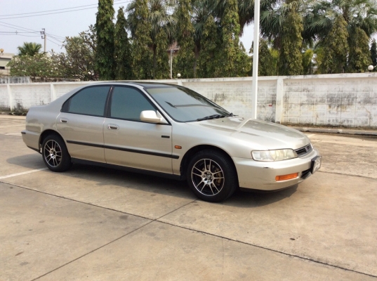ขายรถ Honda accord 2.2 LXi ไฟท้าย 2ก้อน ปี96 เครื่องใหม่บล๊อกเดิม 2.2 เกียร์ธรรมดา (ไม่ต้องกลัวเกียร์พัง) ติดแก๊ส LPG ใช้ได้ 2ระบบ กระจกไฟฟ้าทั้งคัน ภายในสวยๆเบาะหนังสวยๆสะอาดแอร์เย็นหนาว ไมล์ใช้ได้หมด ตัวถังเดิมๆสีบางเดิมทั้งคันห้องเครื่องเดิมๆแม็ก15&amp