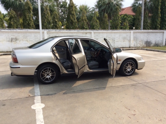 ขายรถ Honda accord 2.2 LXi ไฟท้าย 2ก้อน ปี96 เครื่องใหม่บล๊อกเดิม 2.2 เกียร์ธรรมดา (ไม่ต้องกลัวเกียร์พัง) ติดแก๊ส LPG ใช้ได้ 2ระบบ กระจกไฟฟ้าทั้งคัน ภายในสวยๆเบาะหนังสวยๆสะอาดแอร์เย็นหนาว ไมล์ใช้ได้หมด ตัวถังเดิมๆสีบางเดิมทั้งคันห้องเครื่องเดิมๆแม็ก15&amp