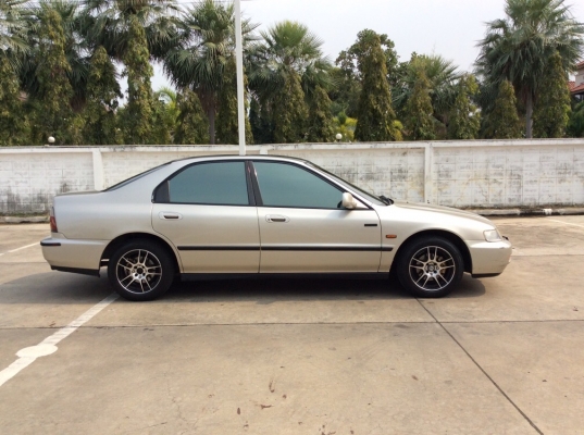 ขายรถ Honda accord 2.2 LXi ไฟท้าย 2ก้อน ปี96 เครื่องใหม่บล๊อกเดิม 2.2 เกียร์ธรรมดา (ไม่ต้องกลัวเกียร์พัง) ติดแก๊ส LPG ใช้ได้ 2ระบบ กระจกไฟฟ้าทั้งคัน ภายในสวยๆเบาะหนังสวยๆสะอาดแอร์เย็นหนาว ไมล์ใช้ได้หมด ตัวถังเดิมๆสีบางเดิมทั้งคันห้องเครื่องเดิมๆแม็ก15&amp