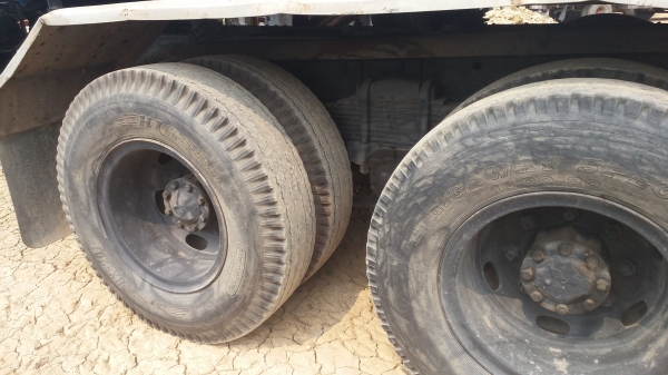 ขายรถ มิตซูบิชิ (ไอ้หลง) โบว์ วางเครื่อง 6D16 รถแท้งค์น้ำบรรทุกส่ากระทิงแดง ขายพร้อมแม่ลูก แม่2เพลา ลูก2คาน ราคา 750000 บาท ติดต่อ 0926527322