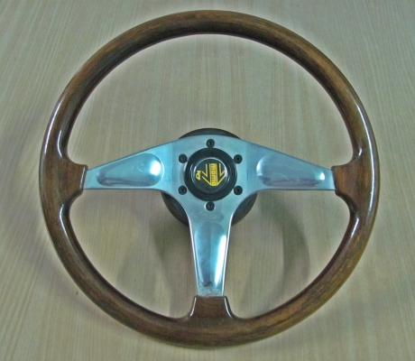 พวงมาลัยแต่ง คอแต่ง ลายไม้ ใส่รถตระกูล Mitsubishi ได้หลายรุ่น