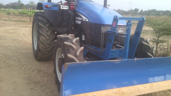 ขายรถไถFORD  NEWHOLLAND  รุ่นTS90  กรองเล็กรถปี02เล่มพร้อมโอน