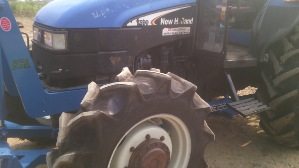 ขายรถไถFORD  NEWHOLLAND  รุ่นTS90  กรองเล็กรถปี02เล่มพร้อมโอน
