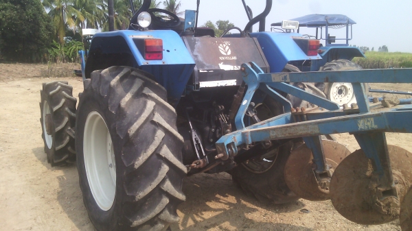 ขายรถไถFORD  NEWHOLLAND  รุ่นTS90  กรองเล็กรถปี02เล่มพร้อมโอน