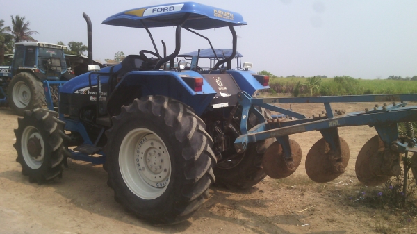 ขายรถไถFORD  NEWHOLLAND  รุ่นTS90  กรองเล็กรถปี02เล่มพร้อมโอน
