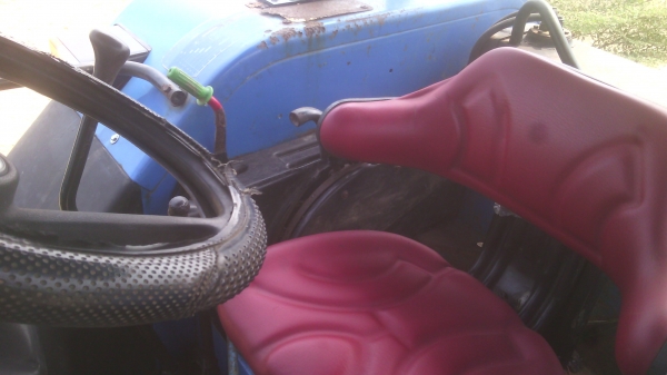 ขายรถไถFORD  NEWHOLLAND  รุ่นTS90  กรองเล็กรถปี02เล่มพร้อมโอน