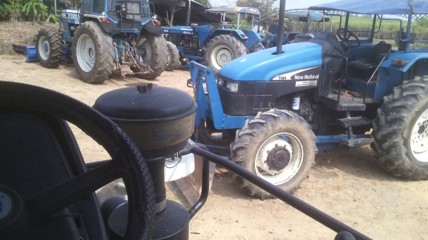 ขายรถไถFORD  NEWHOLLAND  รุ่นTS90  กรองเล็กรถปี02 เอกสารใบอินวอย