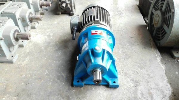 Sell>> มอเตอร์เกียร์ EVERLIN FUKUTA TAIWAN 2 HP. 380V. ทด 1:40 เพลาออก 36 RPM. สภาพใหม่ ใช้งานมาน้อย แน่นเงียบพร้อมเดินงาน.