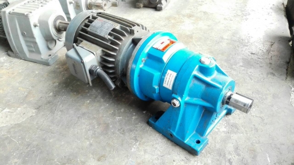 Sell>> มอเตอร์เกียร์ EVERLIN FUKUTA TAIWAN 2 HP. 380V. ทด 1:40 เพลาออก 36 RPM. สภาพใหม่ ใช้งานมาน้อย แน่นเงียบพร้อมเดินงาน.