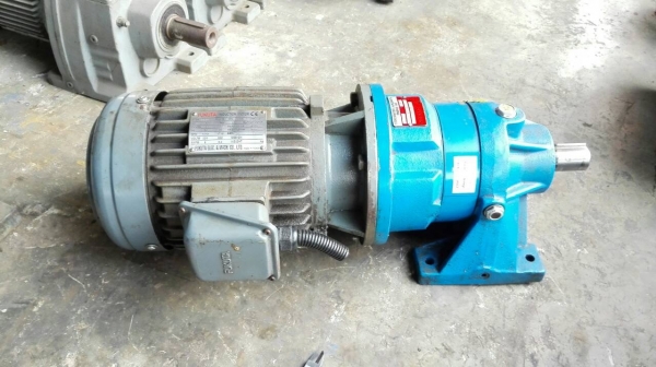 Sell>> มอเตอร์เกียร์ EVERLIN FUKUTA TAIWAN 2 HP. 380V. ทด 1:40 เพลาออก 36 RPM. สภาพใหม่ ใช้งานมาน้อย แน่นเงียบพร้อมเดินงาน.