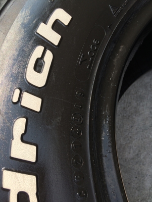 ขายยาง BF mud terrain 33x10.5x15 ปลายปี 09 ดอกยางหนาๆไม่บั่ง เสมอกันทุกเส้น ส่งได้ทั่วประเทศ 080-568-5540 ป้อม ขายยาง BF mud terrain 33x10.5x15 ปลายปี 09 ดอกยางหนาๆไม่บั่ง เสมอกันทุกเส้น ส่งได้ทั่วประเทศ 080-568-5540 ป้อม