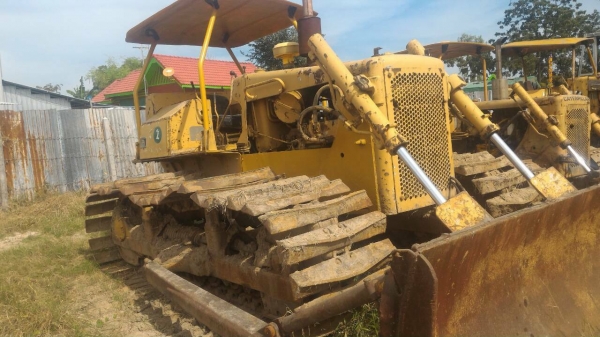 ขาย880,000รถแทรคเตอร์ CAT D 5 Bตีนเป็ด เครื่อง 10Zรถสวยพร้อมใช้ 090-772-3710 090-772-3708