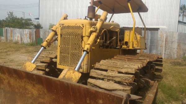 ขาย880,000รถแทรคเตอร์ CAT D 5 Bตีนเป็ด เครื่อง 10Zรถสวยพร้อมใช้ 090-772-3710 090-772-3708