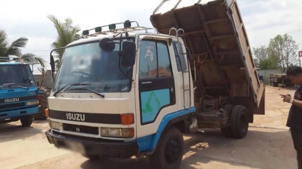 ขายรถบรรทุกหกล้อดัมพ์ Isuzu rocky FRR32DB เครื่อง 195 แรง เครื่องดี แชสซีสวยไม่ผุ ยาง 60\% ยาง 8.25 ขอบ 16"