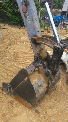 ขายรถแบคโฮ MITSUBISHI MM55SR แทรคยาง มีระะกระแทก มีใบมีดดันหน้า ราคา 290000