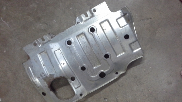 แผ่นกันหินใต้เครื่องมาสด้าBT50ถอดครับ