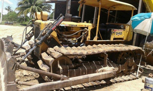 ขาย375,000รถแทรคเตอร์ CAT D 4 Dตีนเป็ด เครื่องดีเกียร์แรงรถสวยพร้อมใช้ 090-772-3710 090-772-3708