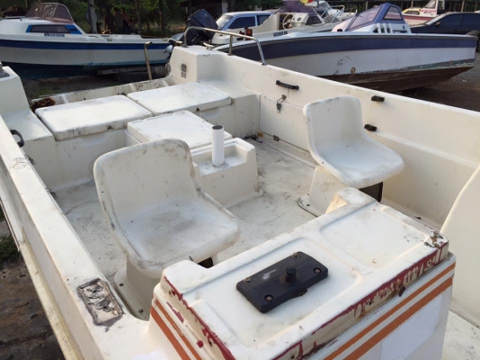 เรือนิสสัน 19 ฟุตเรือเปล่า