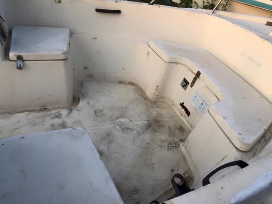 เรือนิสสัน 19 ฟุตเรือเปล่า