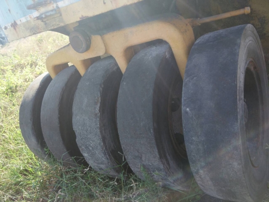 รถบด11ล้อ...ใช้งานได้ปกติ เครื่องอีซุซุ...จอดไว้เฉยๆ เล่มพร้อม