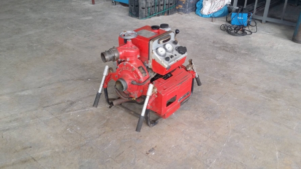 ปั๊มดับเพลิงเก่าญี่ปุ่น TOHATSU 60 (2)  เครื่องยนต์เบนซิน 2 สูบ สภาพดี