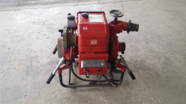 ปั๊มดับเพลิงเก่าญี่ปุ่น TOHATSU 60 (2)  เครื่องยนต์เบนซิน 2 สูบ สภาพดี