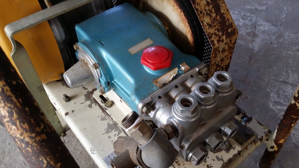 ปั๊มฉีดน้ำแรงดันเก่าญี่ปุ่น ROBIN รุ่น EY40  ขนาด  8 แรง สภาพดี เครื่องพร้อมใช้งาน ขนาดกระทัดรัด ช่วยให้การพ่นยาง่าย รวดเร็ว