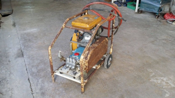 ปั๊มฉีดน้ำแรงดันเก่าญี่ปุ่น ROBIN รุ่น EY40  ขนาด  8 แรง สภาพดี เครื่องพร้อมใช้งาน ขนาดกระทัดรัด ช่วยให้การพ่นยาง่าย รวดเร็ว