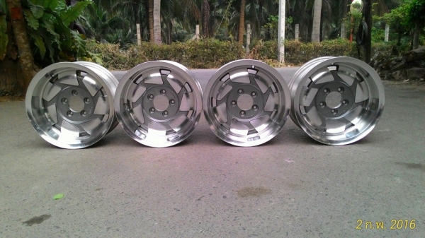 ขายล้อแม็กใหม่ยี่ห้อ ENKEI่ ขอบ15 4วง ราคา 10,000 บาท