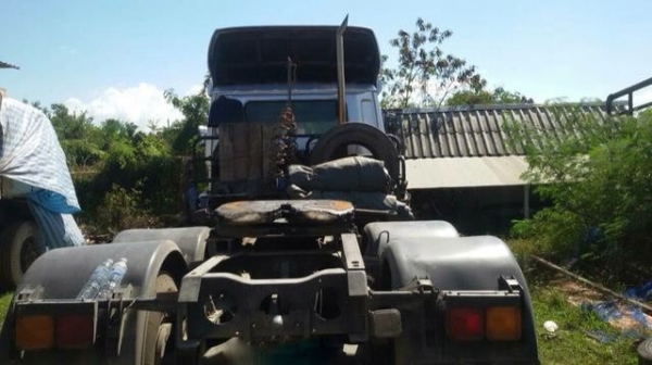 รถนิสสัน 10 ล้อ UD หัวลาก 320 แรงม้า. ปี 47  ,  ( ขาย แม่ , ลูก. )    สนใจติดต่อ  081 - 6079515